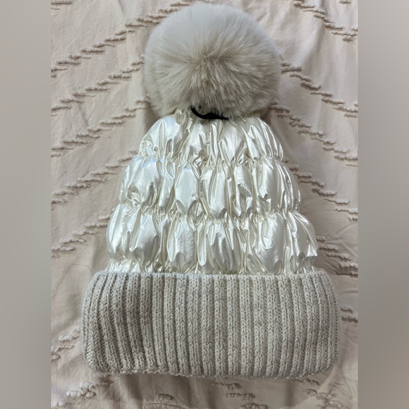 NWT Beanie - Picture 2 of 2